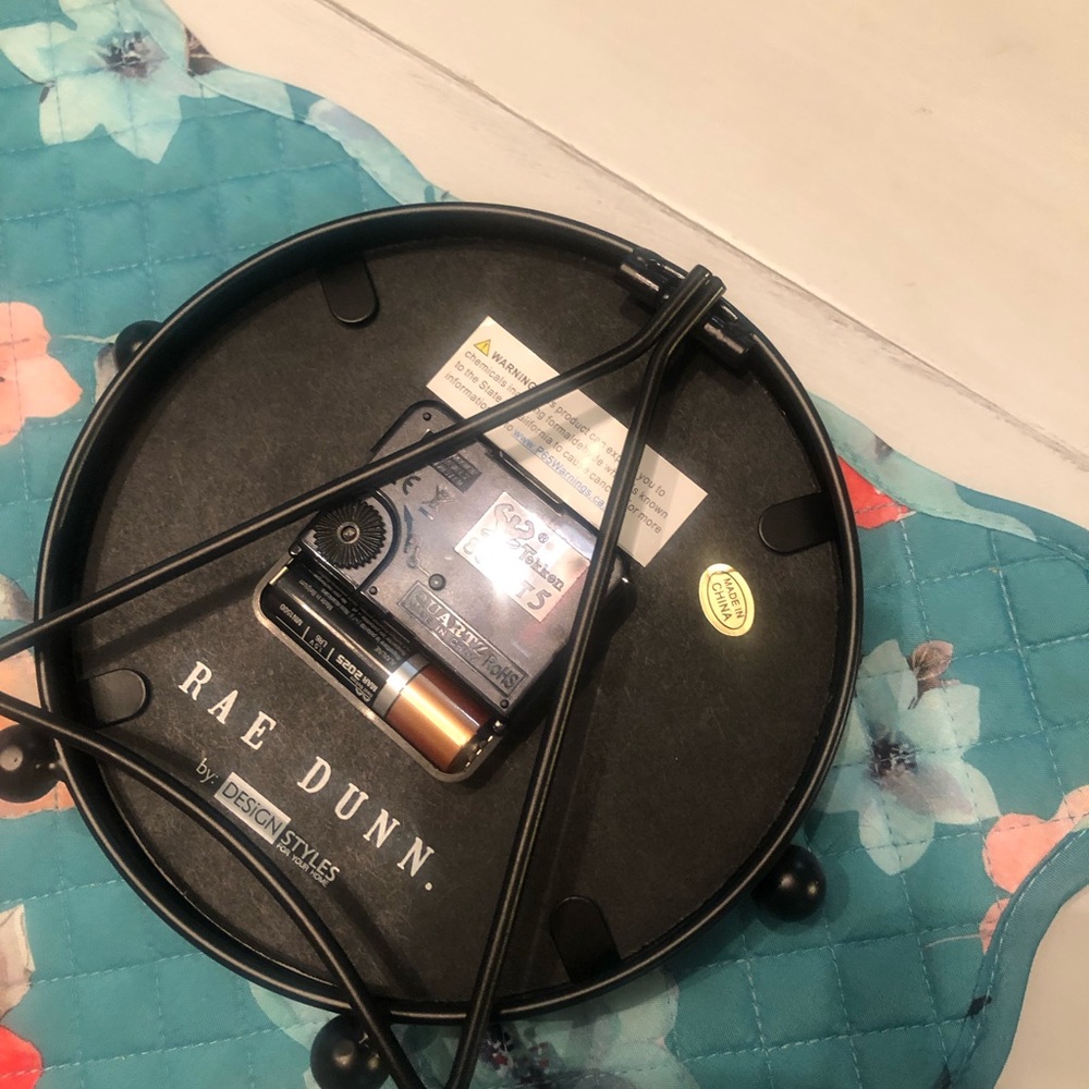 Small Rae Dunn clock black - Picture 2 of 2